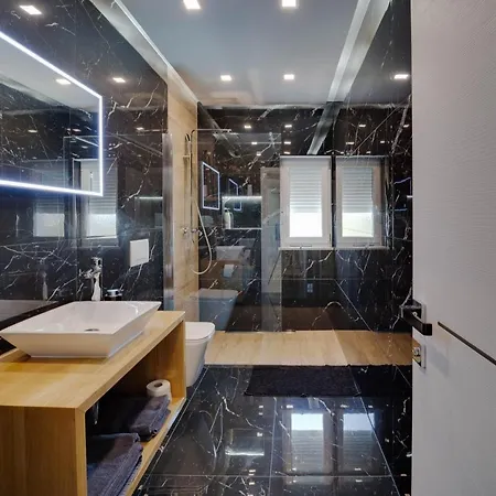 Апартаменты Black Diamond Vilanija