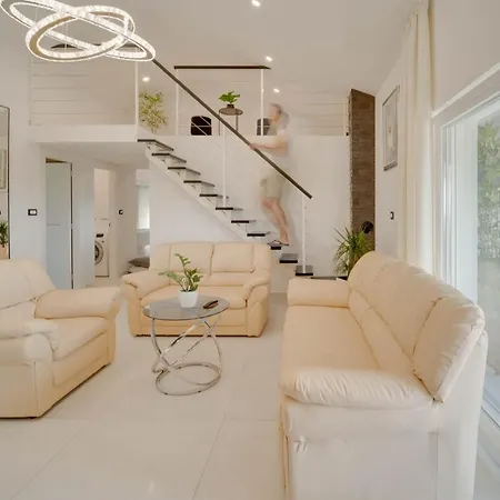 Black Diamond Apartment Vilanija