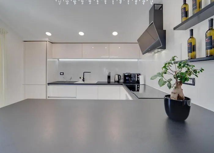 Black Diamond Apartment *